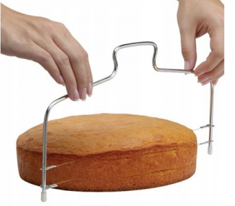 Cake slicer