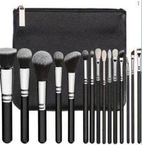 Makeup brush with bag (black) (TR)